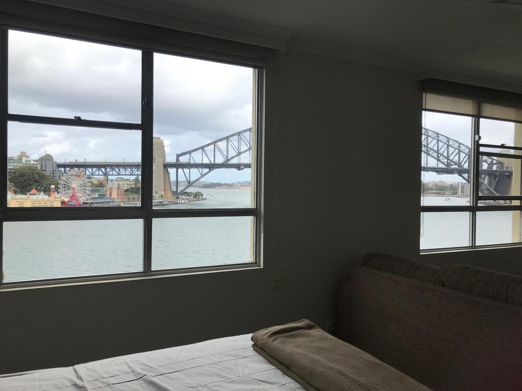 Harbor Bridge And Opera House View Apartment