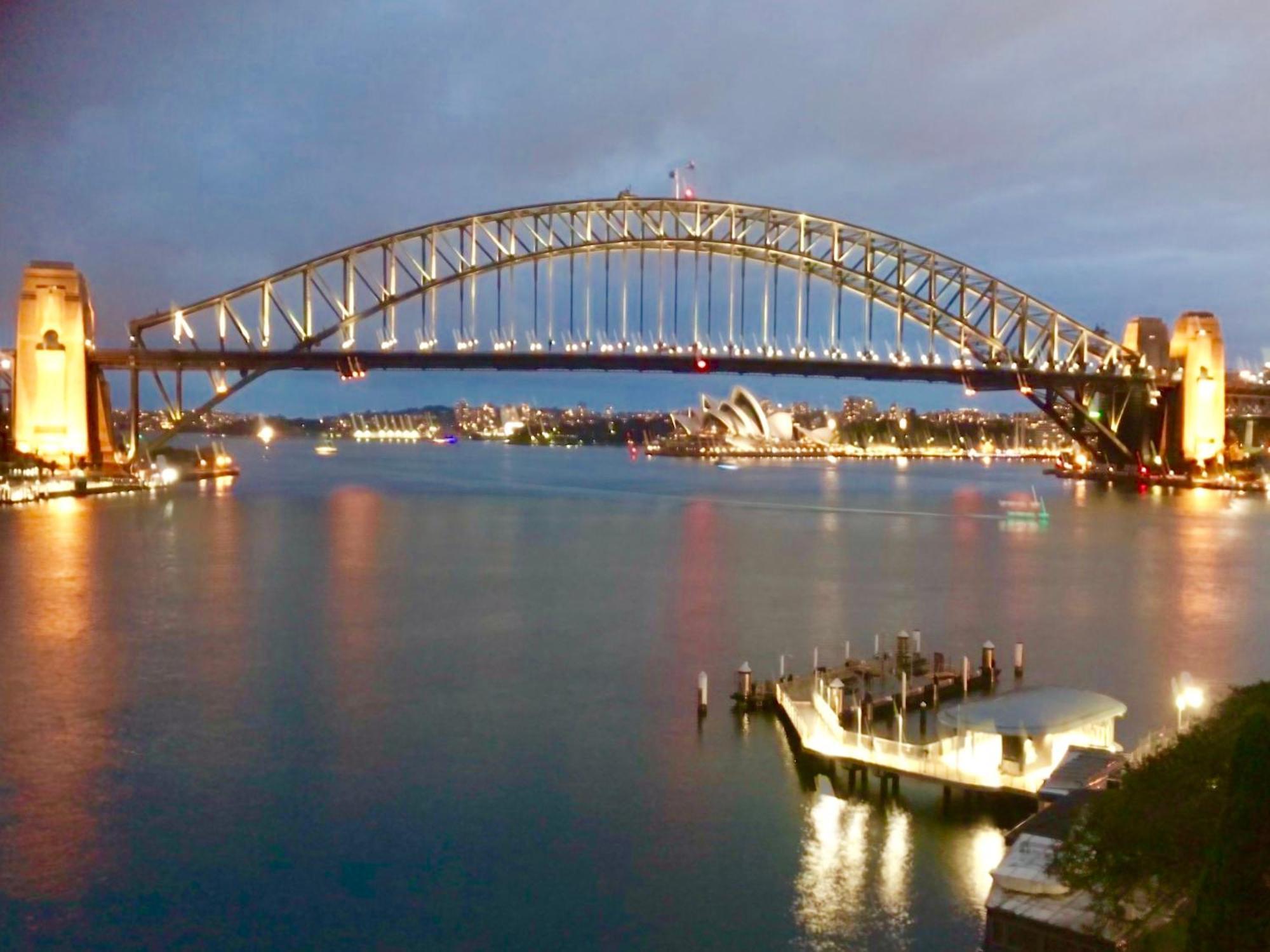 Harbor Bridge And Opera House View Apartment *