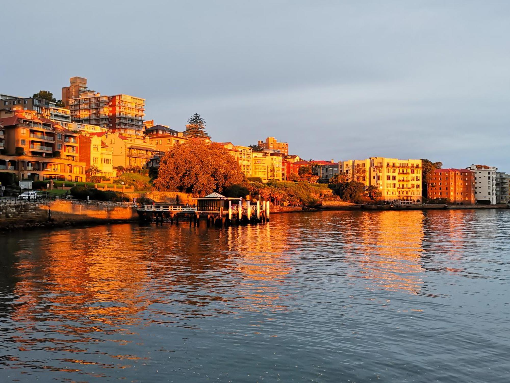 Apartment Harbor Bridge And Opera House View Sydney
